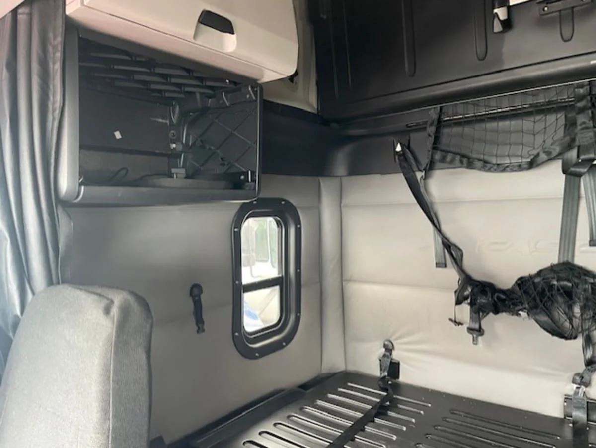 2019 Freightliner Cascadia - image 13
