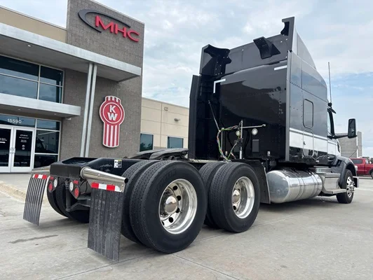 2023 Peterbilt 567 in Omaha, NE — photo 8