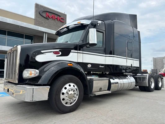 2023 Peterbilt 567 in Omaha, NE — photo 2