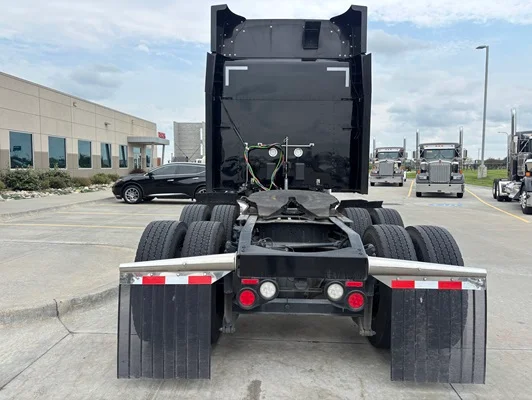 2023 Peterbilt 567 in Omaha, NE — photo 5