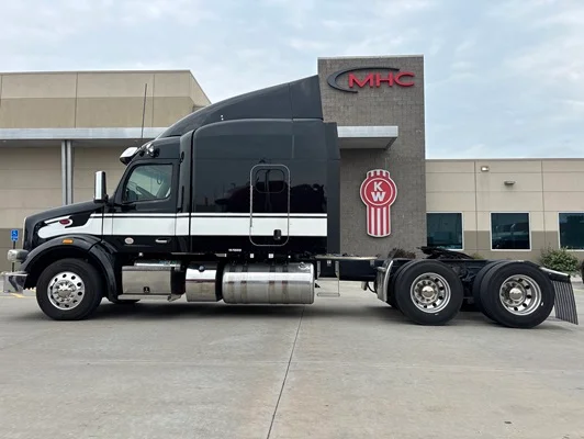 2023 Peterbilt 567 in Omaha, NE — photo 10