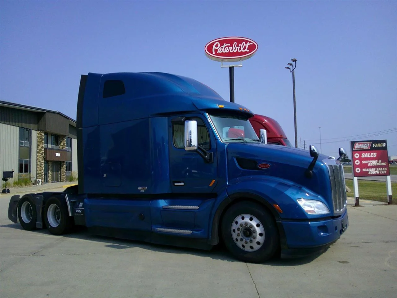 2021 Peterbilt 579 in Fargo, ND — photo 2