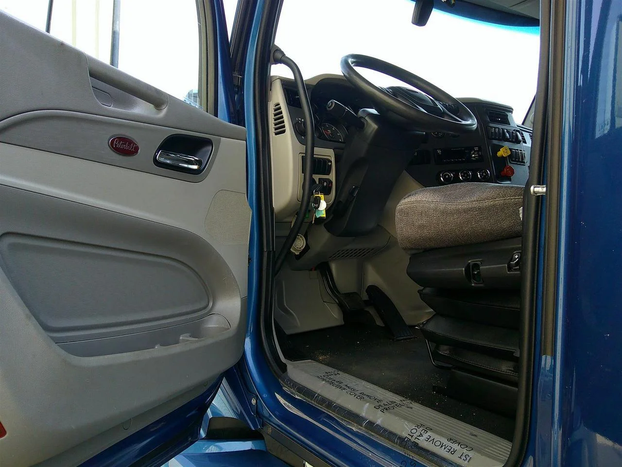 2021 Peterbilt 579 in Fargo, ND — photo 10