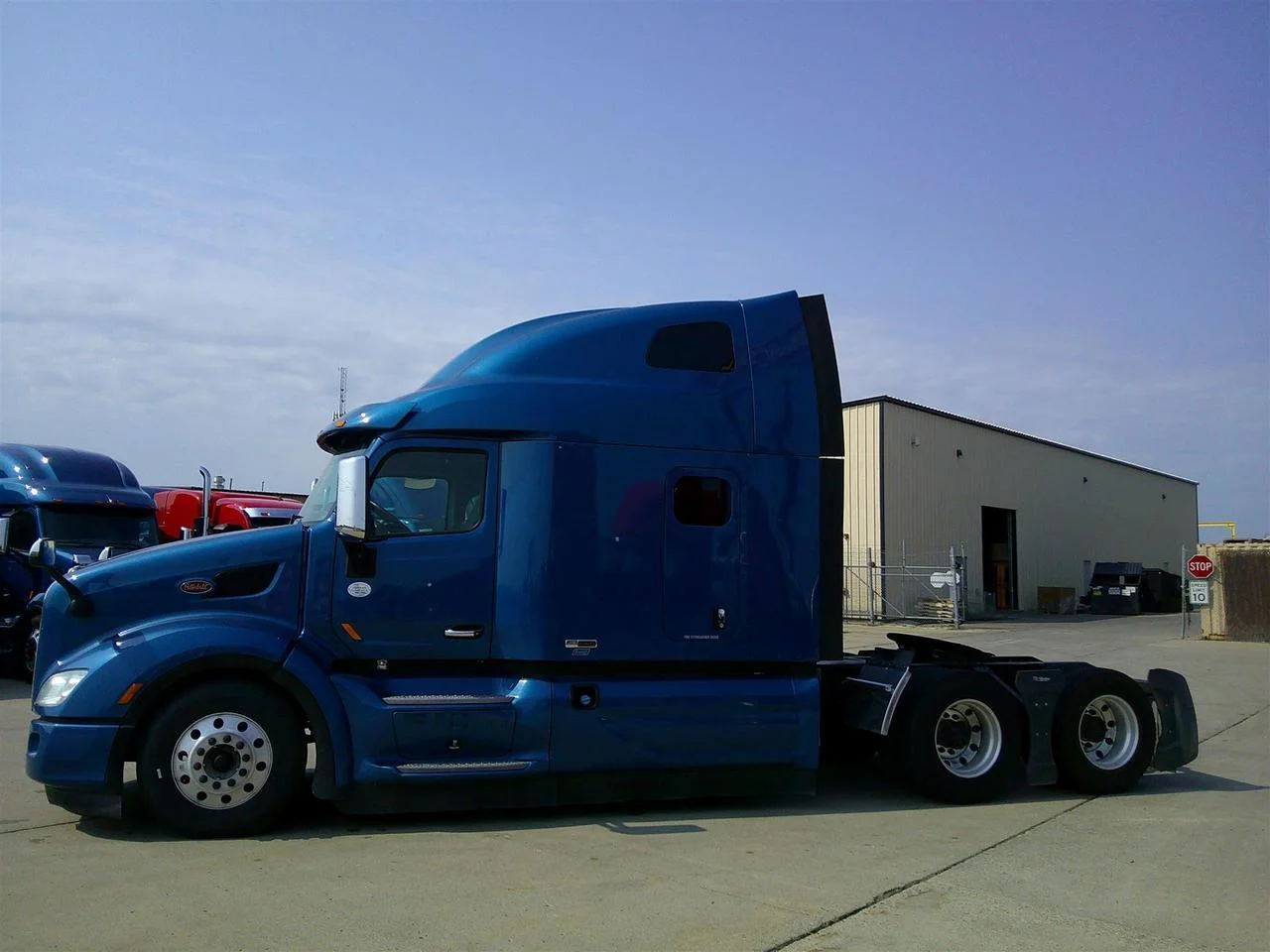 2021 Peterbilt 579 in Fargo, ND — photo 3