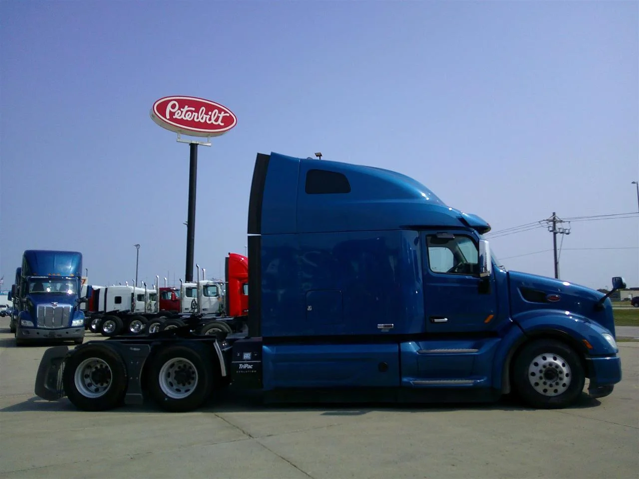 2021 Peterbilt 579 in Fargo, ND — photo 4