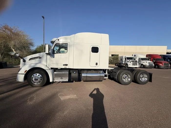 2022 Peterbilt 579 — photo 3