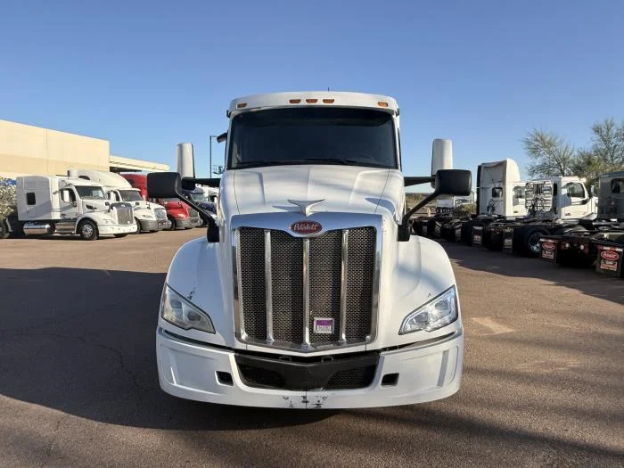 2022 Peterbilt 579 — photo 9