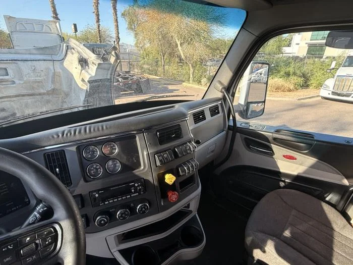 2022 Peterbilt 579 — photo 13
