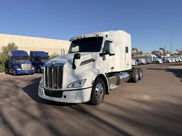 2022 Peterbilt 579 — photo 2