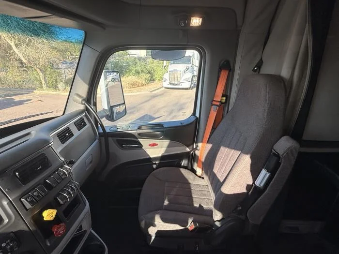 2022 Peterbilt 579 — photo 14
