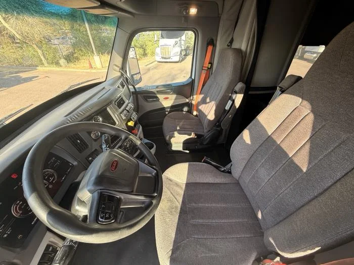 2022 Peterbilt 579 — photo 11