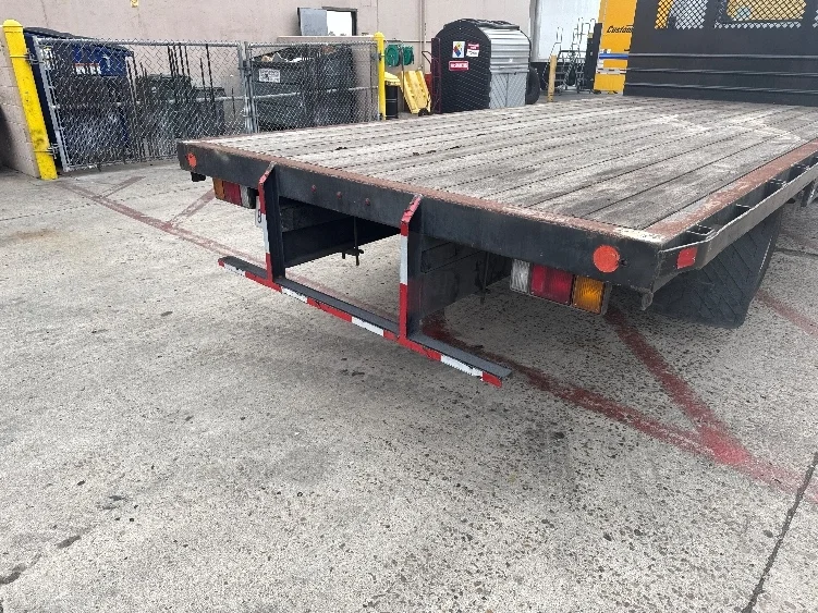 2016 Isuzu NPR - image 9