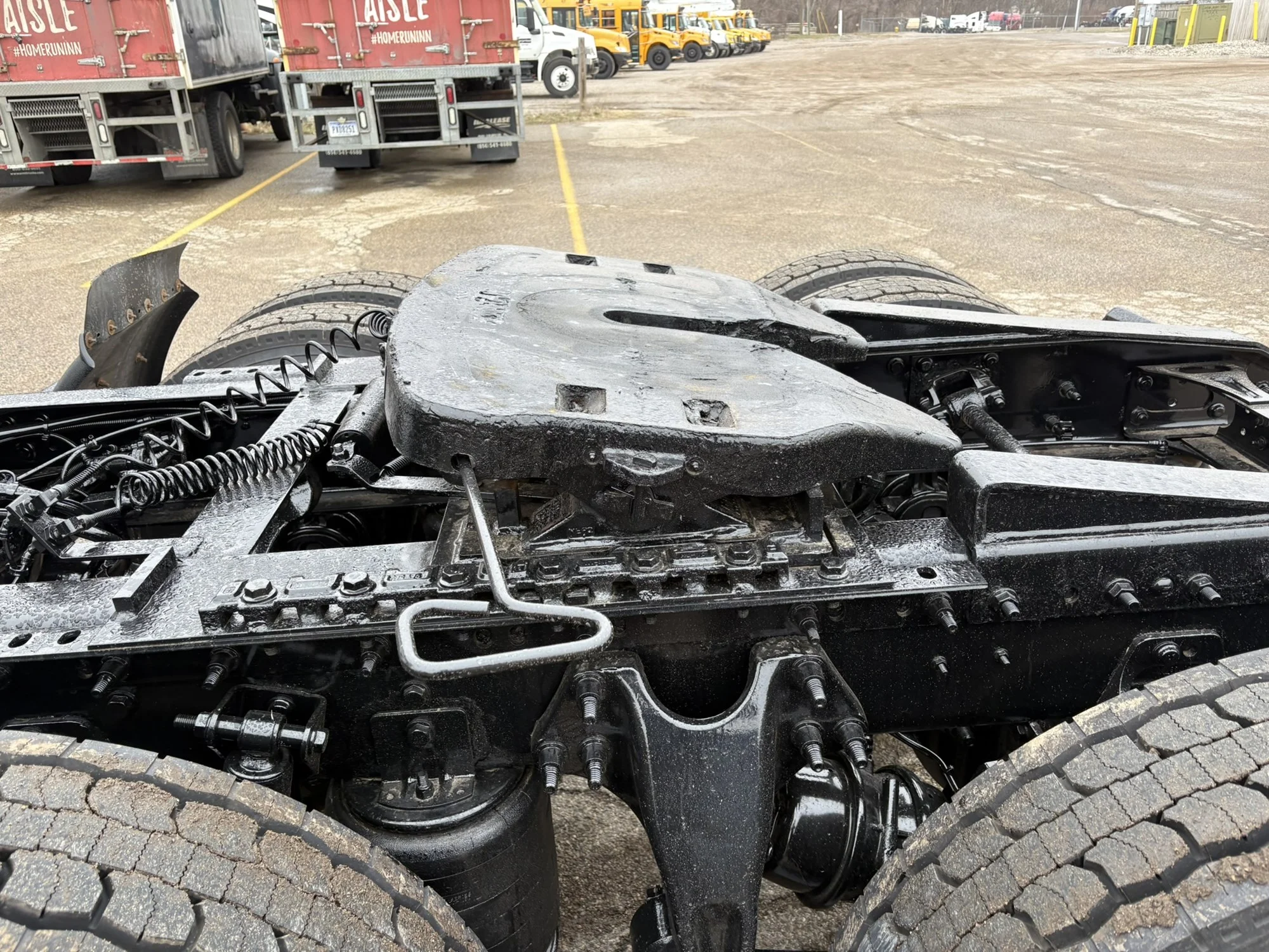 2021 International LT - image 9