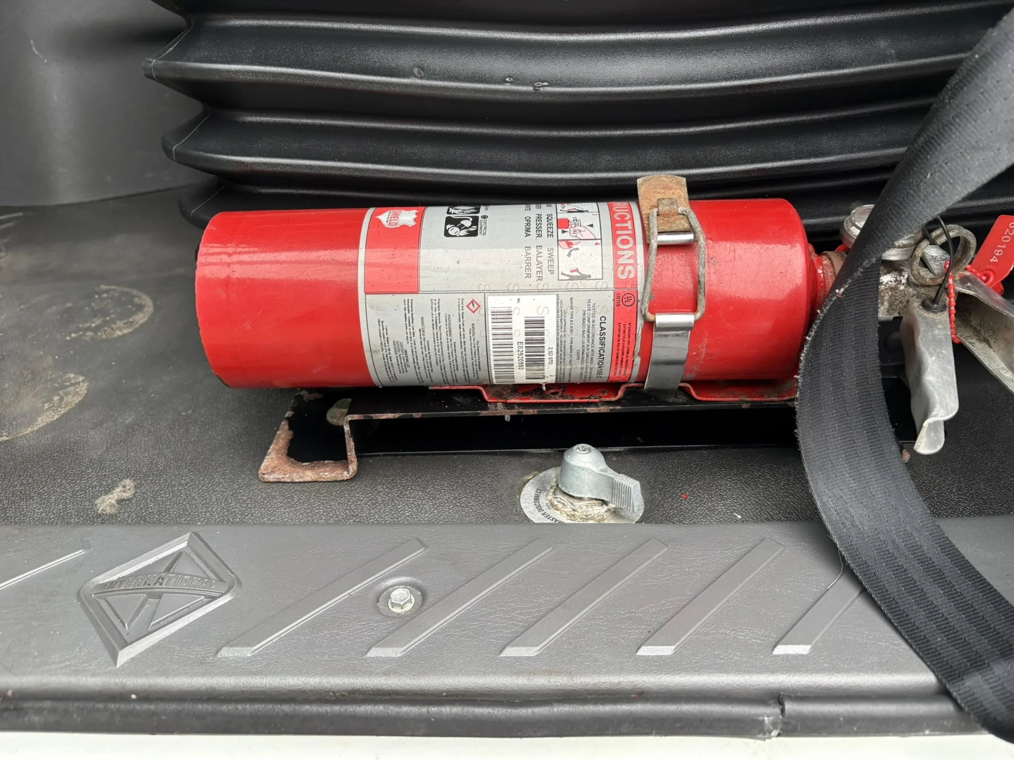 2021 International LT - image 17