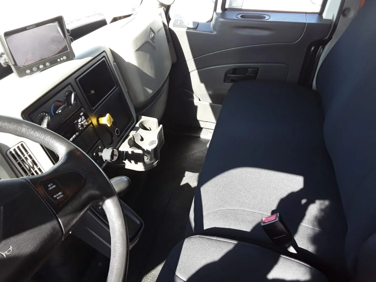 2016 International 4300 in Montebello, CA — photo 7