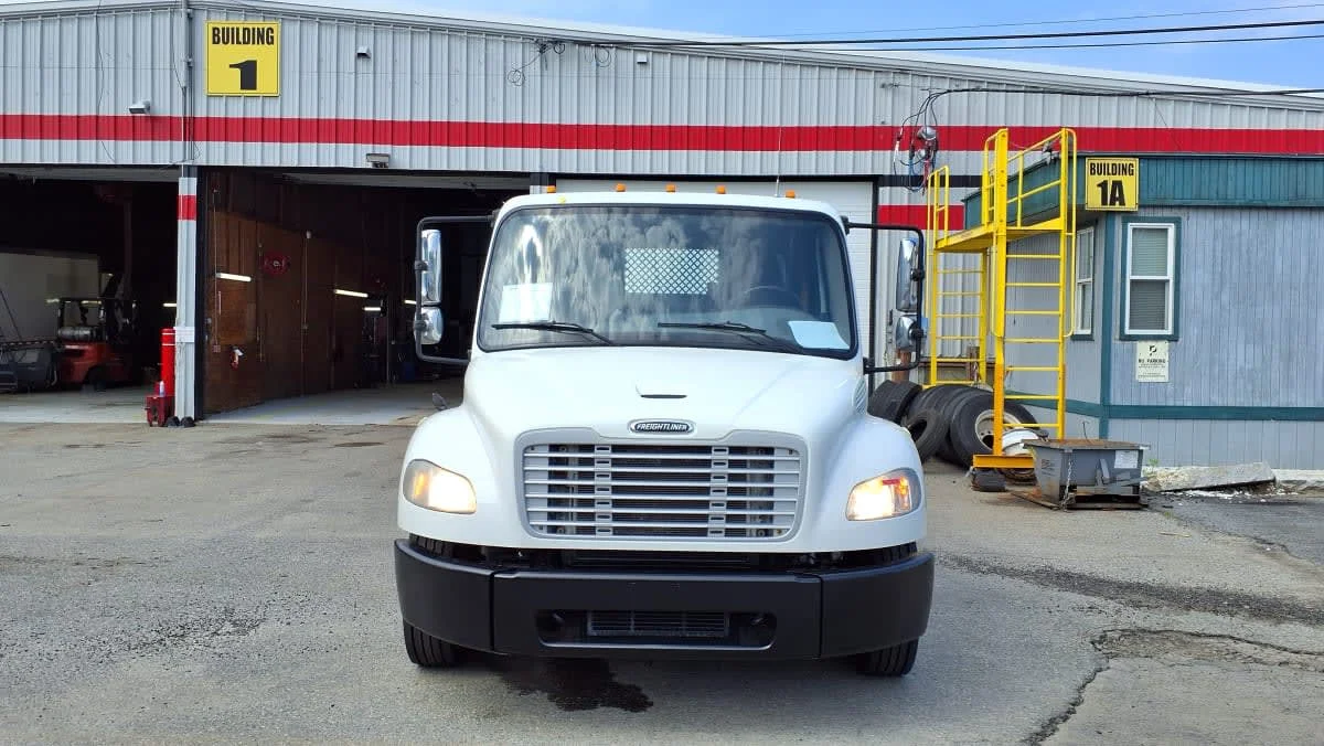 2018 Freightliner M2 106 in Salisbury, MA — photo 2