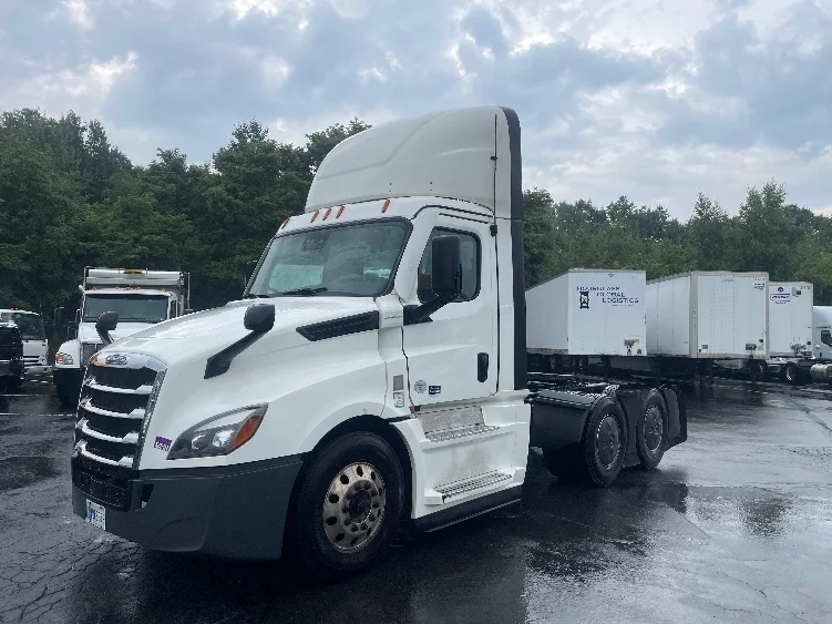 2023 Freightliner Cascadia in Jessup, PA — photo 3