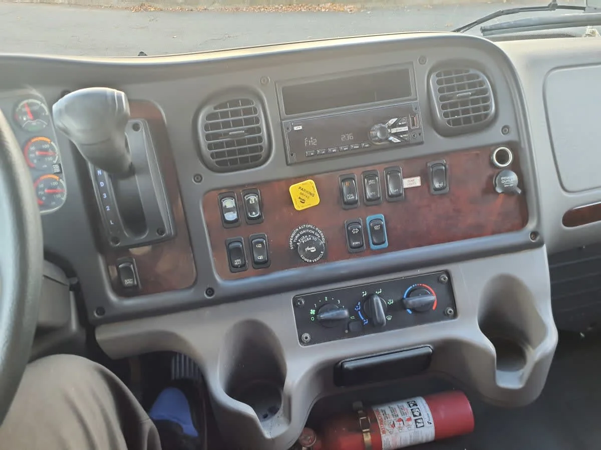 2019 Freightliner M2 106 in Springfield, MA — photo 7