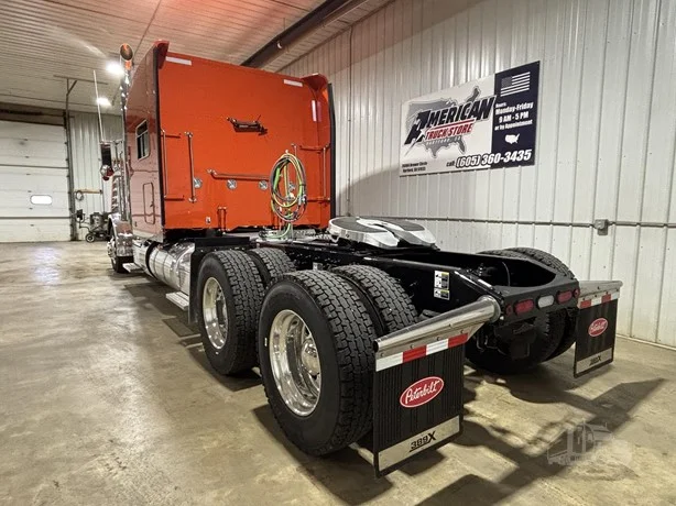 2024 Peterbilt 389 in Hartford, SD — photo 5