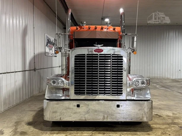 2024 Peterbilt 389 in Hartford, SD — photo 3