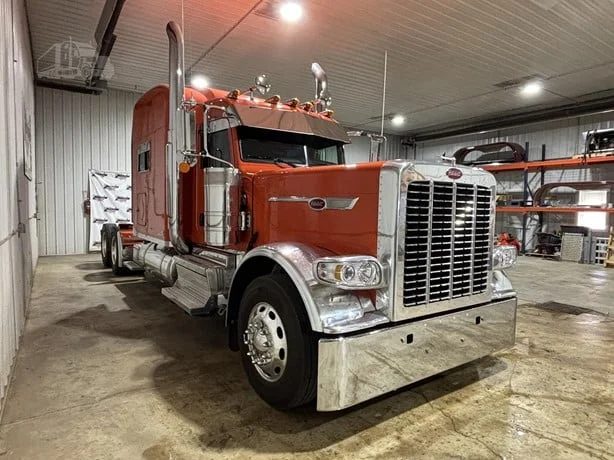 2024 Peterbilt 389 in Hartford, SD — photo 2
