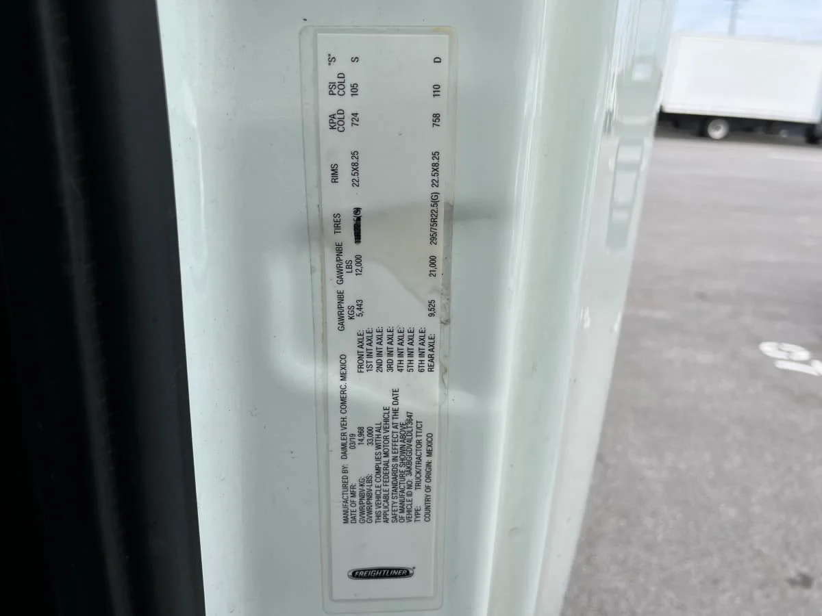 2020 Freightliner Cascadia in Beltsville, MD — photo 10