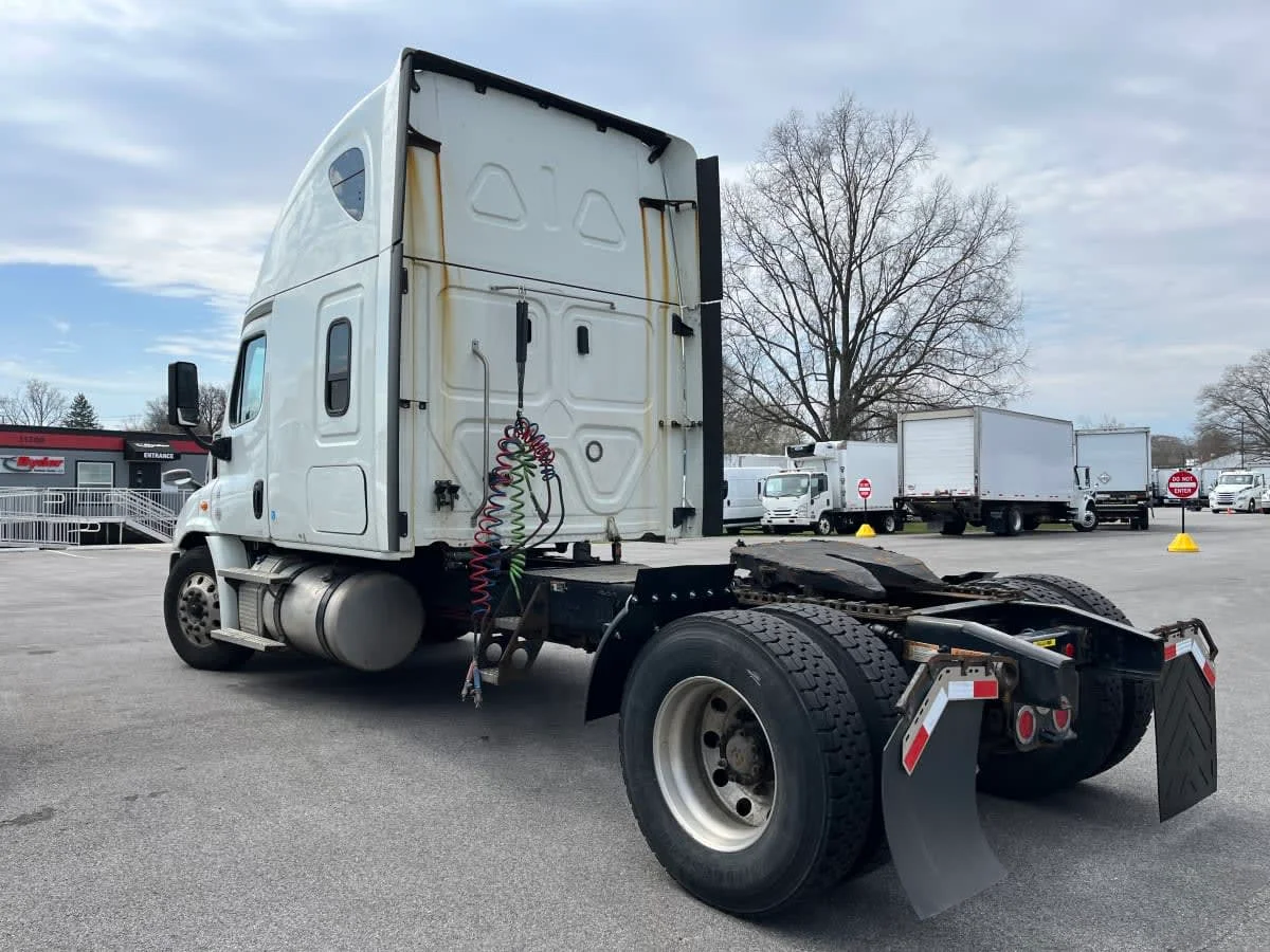 2020 Freightliner Cascadia in Beltsville, MD — photo 6
