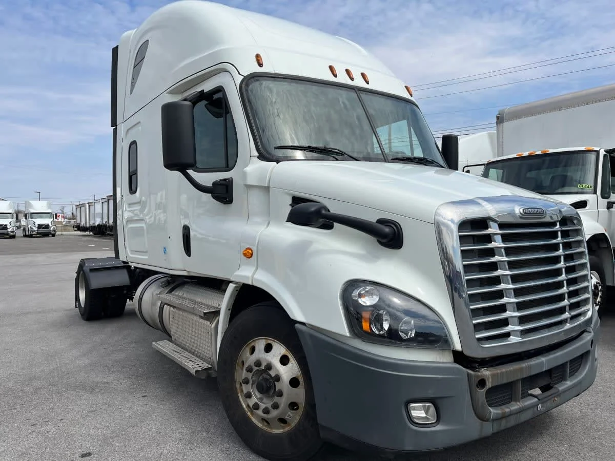 2020 Freightliner Cascadia in Beltsville, MD — photo 3