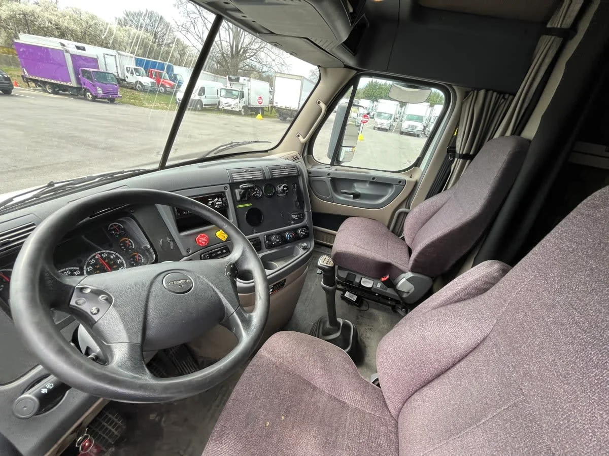 2020 Freightliner Cascadia in Beltsville, MD — photo 7