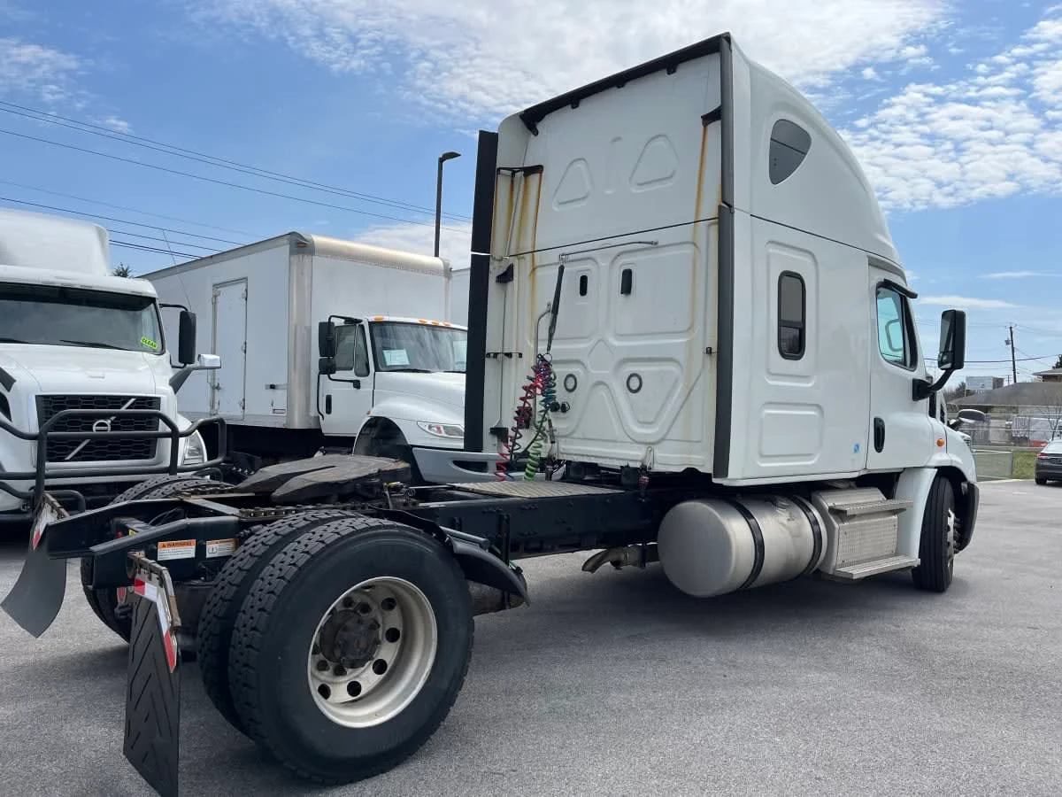 2020 Freightliner Cascadia in Beltsville, MD — photo 4