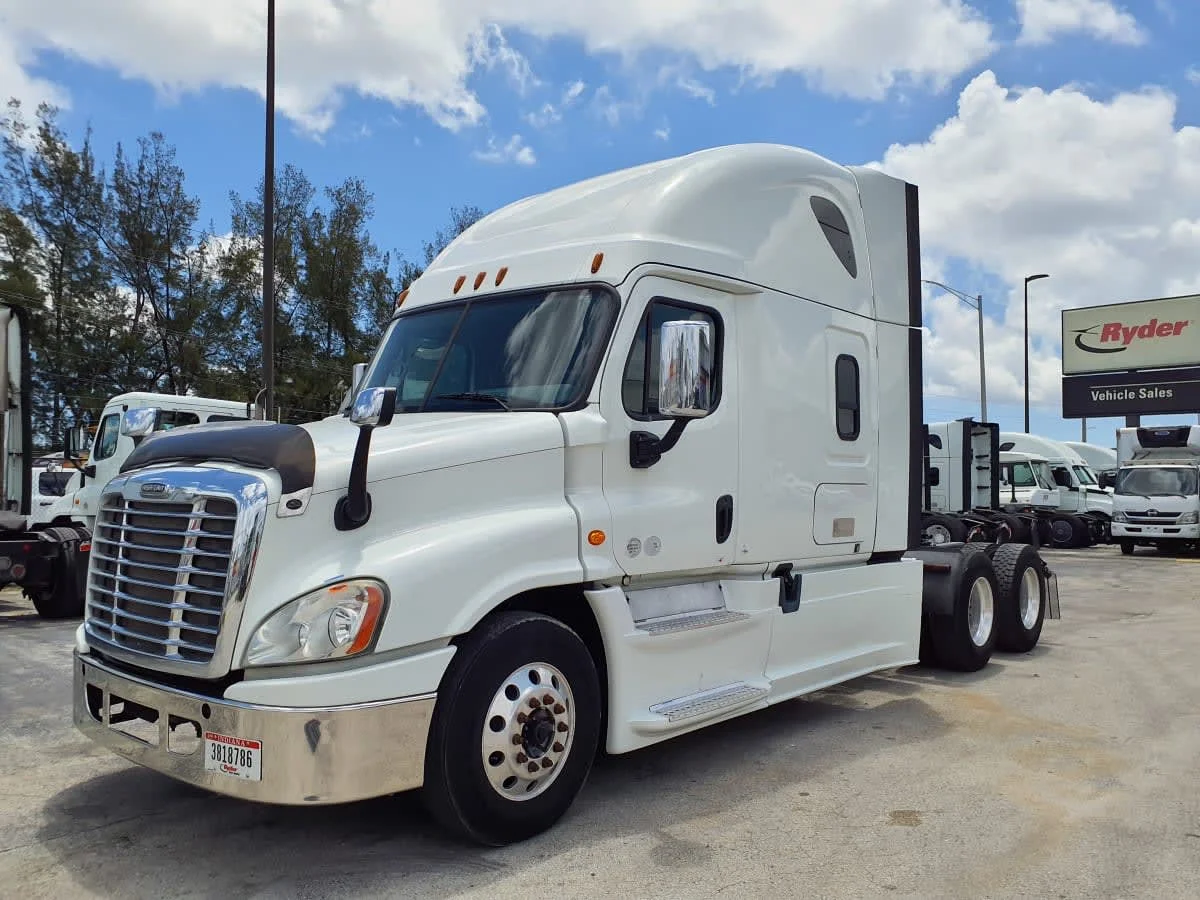 2018 Freightliner Cascadia in Miami, FL