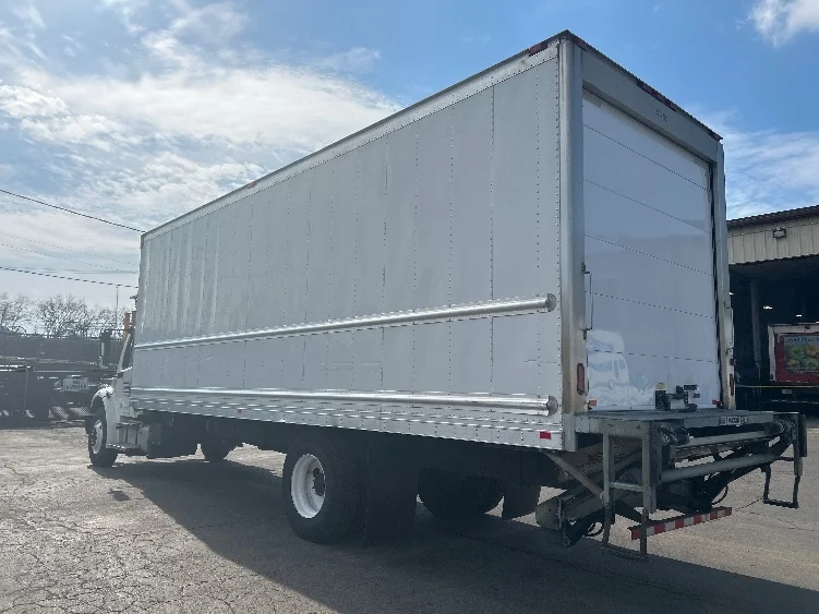 2022 Freightliner M2 106 in Cincinnati, OH — photo 6