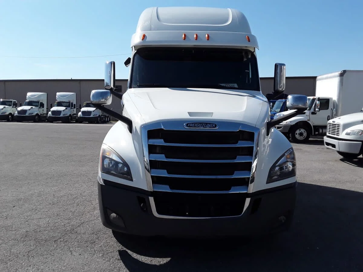 2020 Freightliner Cascadia in La Vergne, TN — photo 2