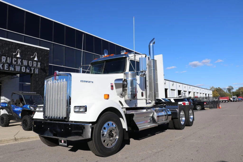 2027 Kenworth W900 in Birmingham, AL — photo 4