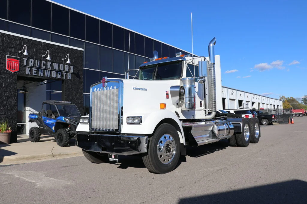 2027 Kenworth W900