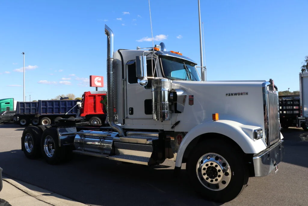 2027 Kenworth W900 in Birmingham, AL — photo 2