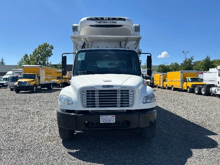 2018 Freightliner M2 106 - image 2