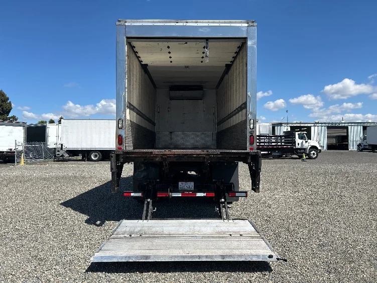 2018 Freightliner M2 106 - image 9