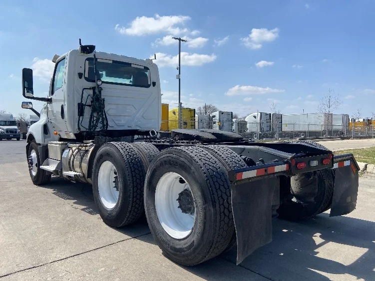 2020 International LT - image 5