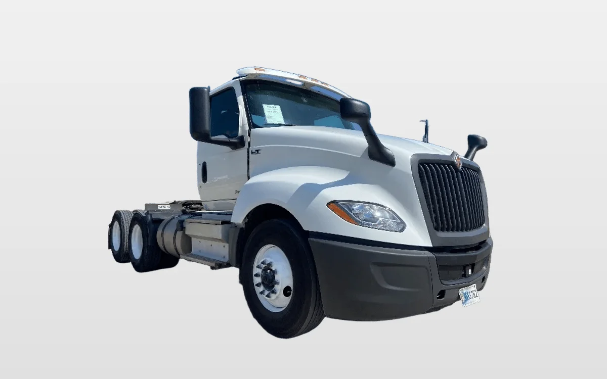 2020 International LT - image 1