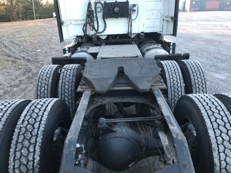 2020 Volvo VNL 760 - image 6