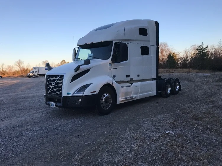 2020 Volvo VNL 760 - image 3