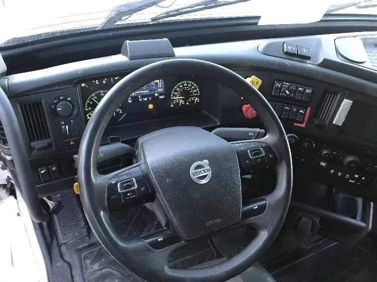 2020 Volvo VNL 760 - image 10