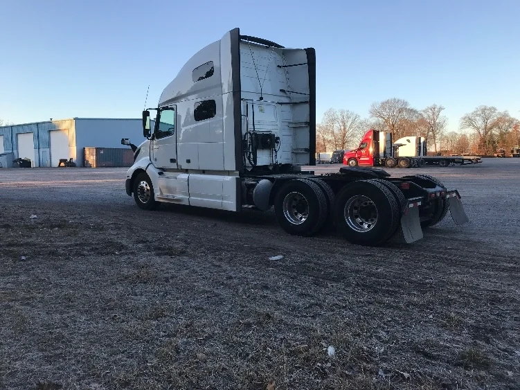 2020 Volvo VNL 760 - image 5