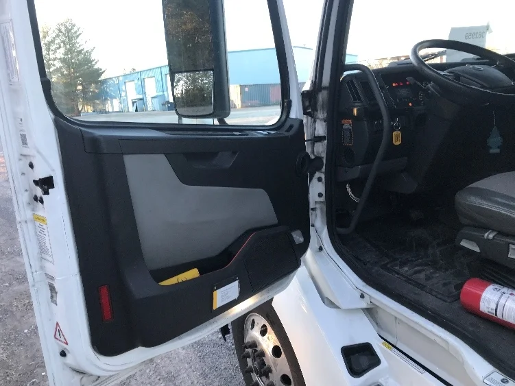 2020 Volvo VNL 760 - image 9