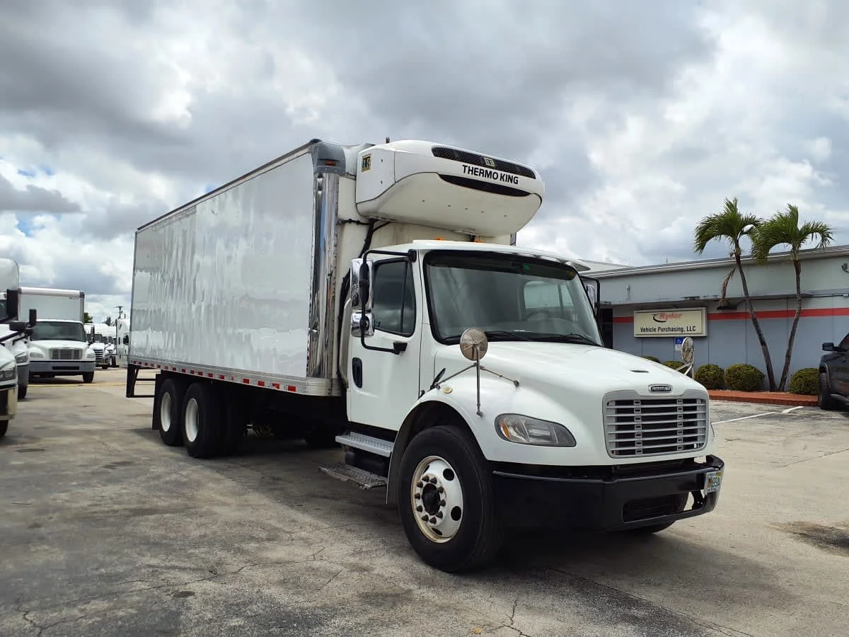2019 Freightliner M2 106 in Miami, FL — photo 3