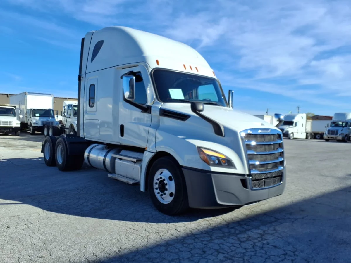 2022 Freightliner Cascadia - image 3