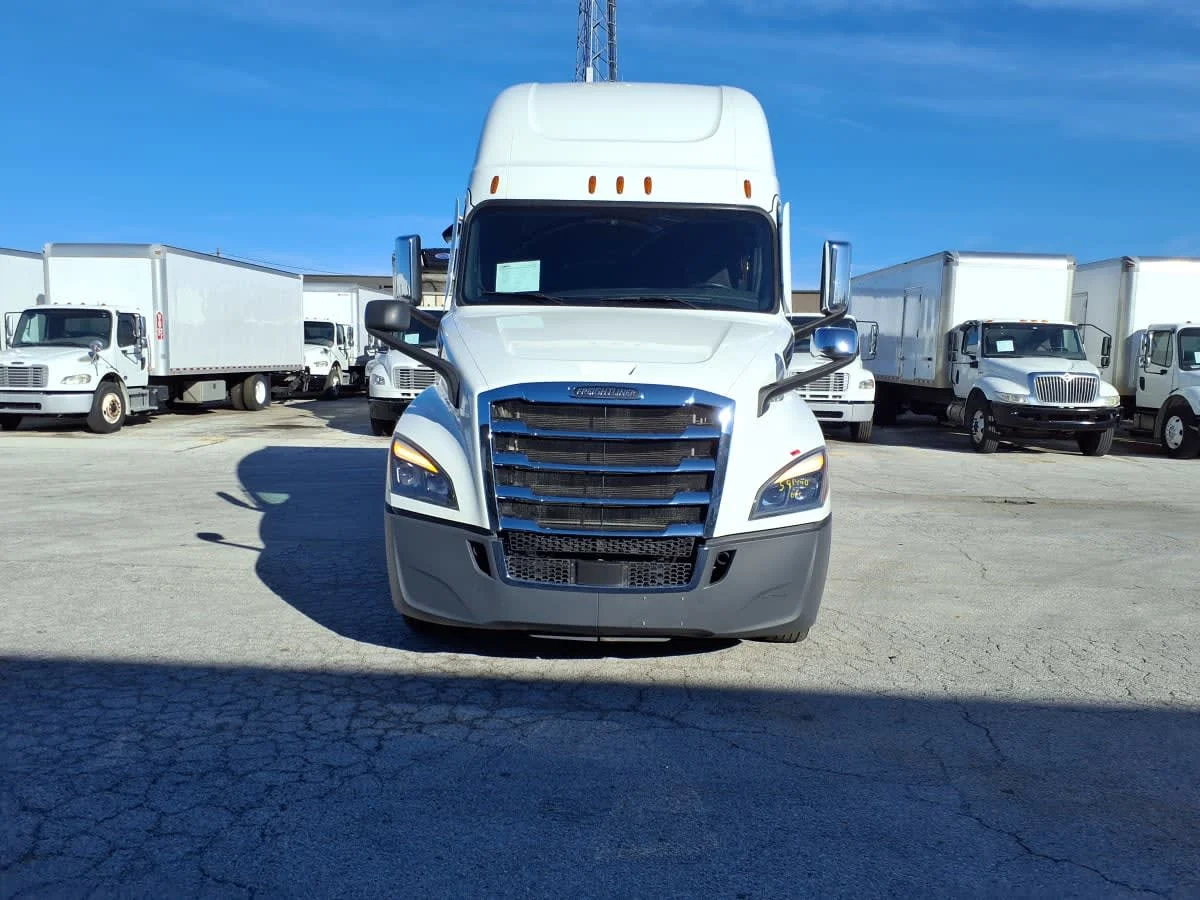 2022 Freightliner Cascadia - image 2