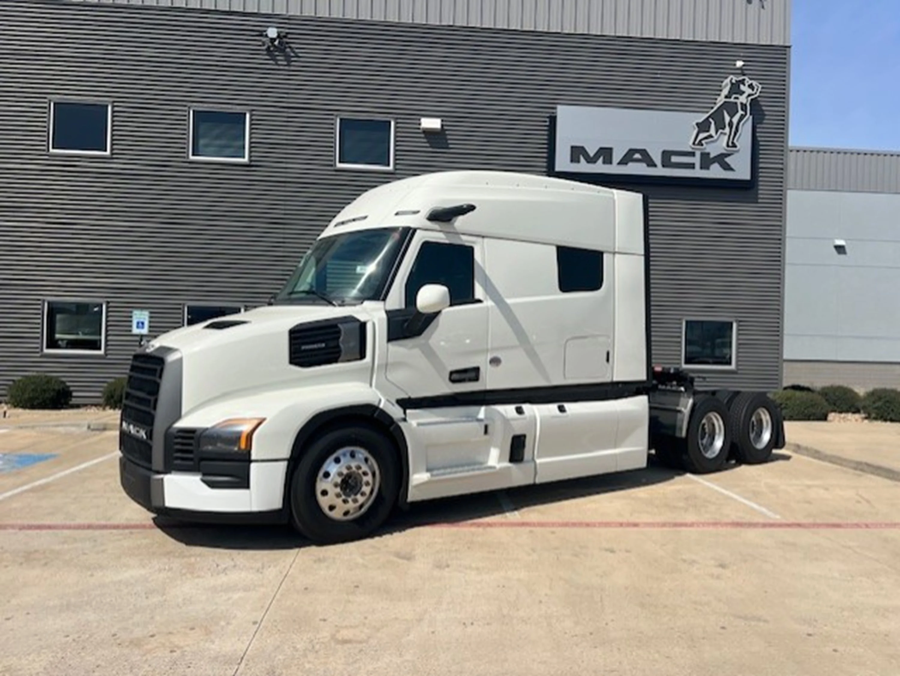2026 Mack Pinnacle in Houston, TX
