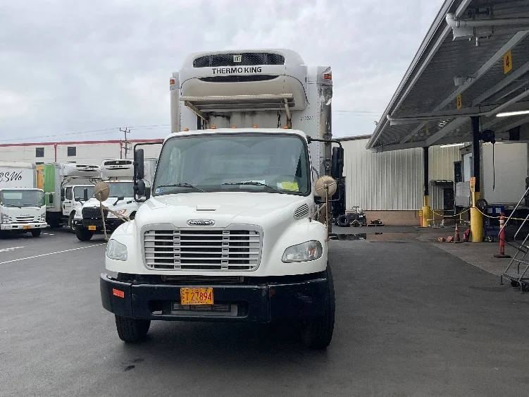 2019 Freightliner M2 106 in Fontana, CA — photo 2